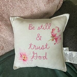 DaySpring Accent pillow, EUC, 9 1/2 square “Be still and trust God”